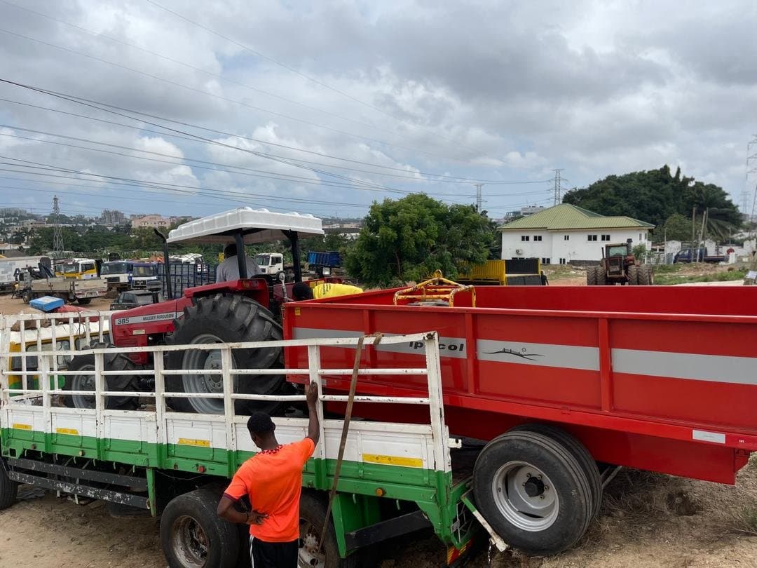 Tractor and trailer prepared for loading in the yard