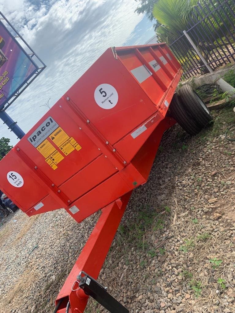 Ipacol tipping trailer showing its 5 tonne load rating
